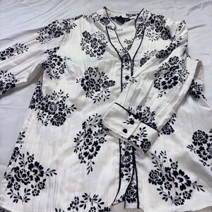 Antilia Femme Women’s L Ivory Blouse NWOT Roll Tab Sleeves Button Down Flowers
